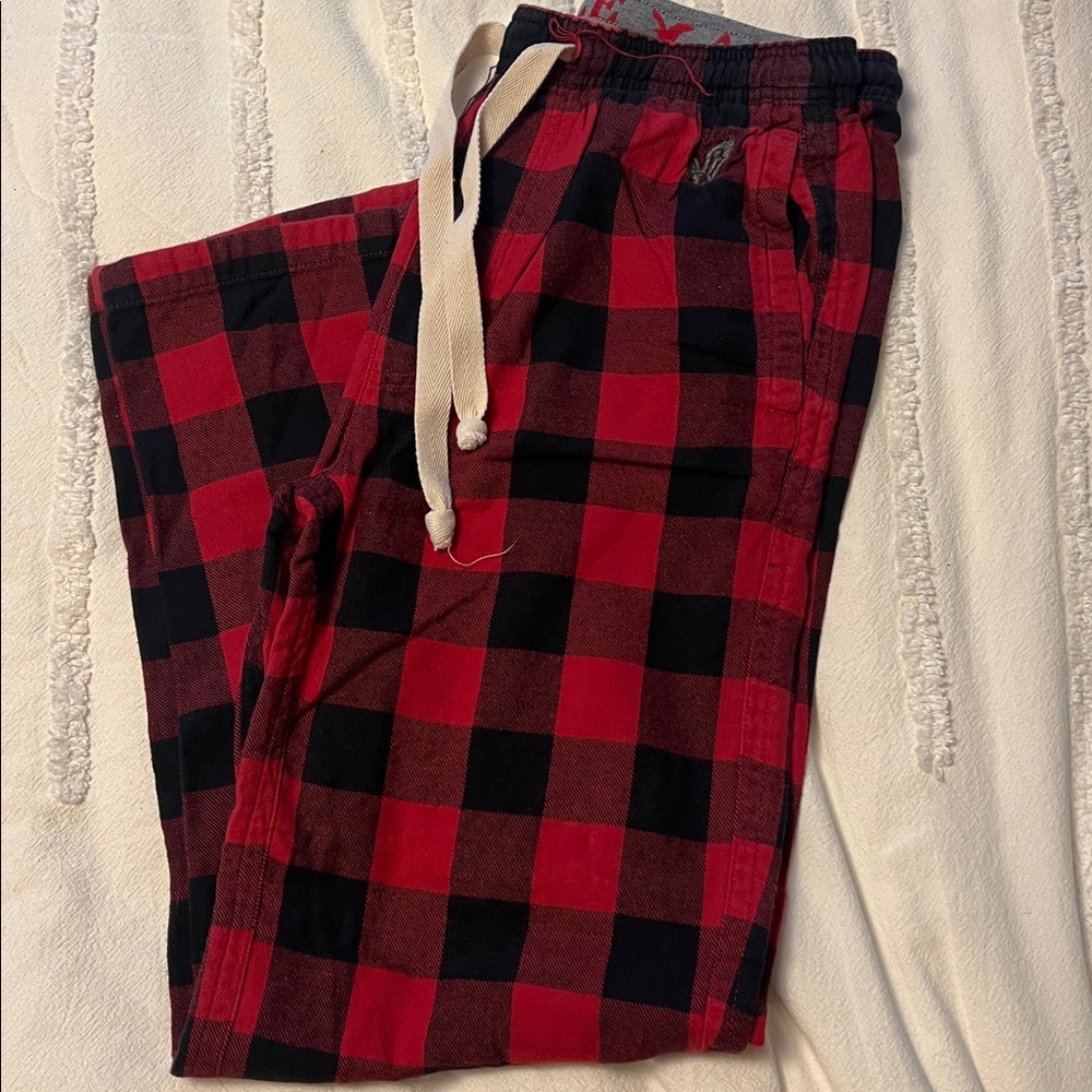 NWOT American Eagle Outfitters Red and Black Checkered Lounge Pants Men’s size S